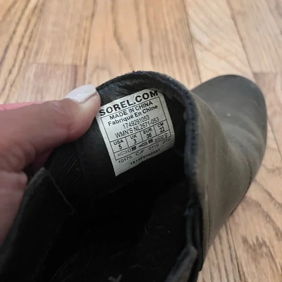 Sorel Boots - Picture 4 of 5